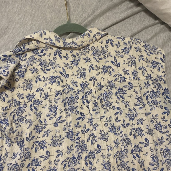 olivaceous short sleeve button up with a floral toile inspired pattern - Picture 4 of 5